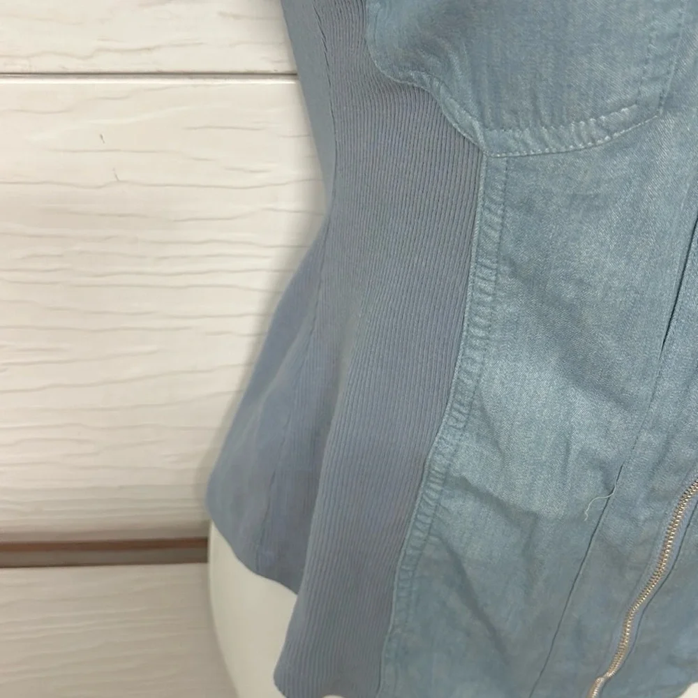 NWOT Guess Light Blue zipper short sleeve top size XS - Picture 9 of 9